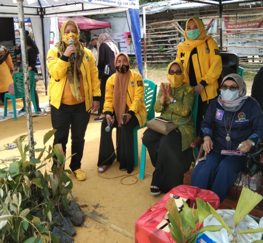 Peduli Terhadap Sesama, KPPG Riau Selenggarakan Pasar Murah dan Bagi Masker serta Bibit Pohon